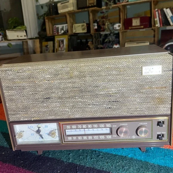Vintage General Electric alarm radio